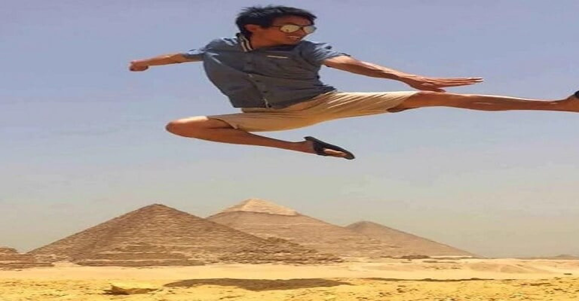 Fly high at the pyramid 0002